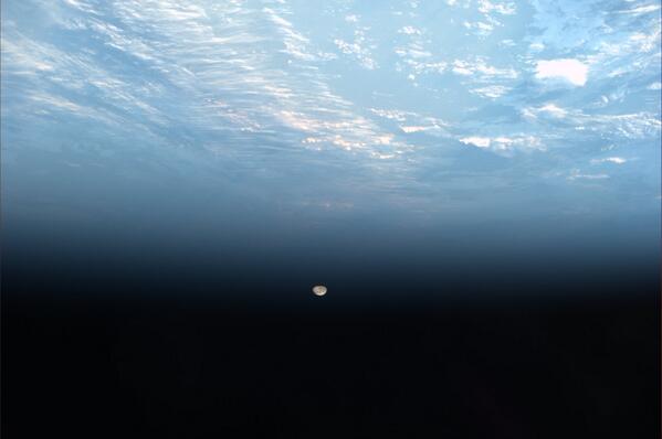 NASAKennedy's tweet photo. Did you see the #supermoon this weekend? Looks like @Astro_Alex got some great shots from the #ISS http://t.co/0KhkL5yWy0
