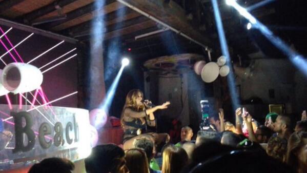 daniilunag's tweet photo. Grande @NALAYABROWN, increible en el #monkeybeachclub.. Feel the music!! http://t.co/reuL3Nmp5z