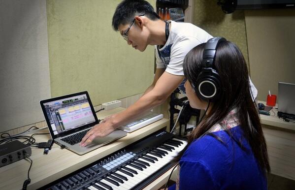 BASEAUDIOCLASS's tweet photo. suasana mengajar di baseaudioclass bandung http://t.co/YM5Bltw2fX