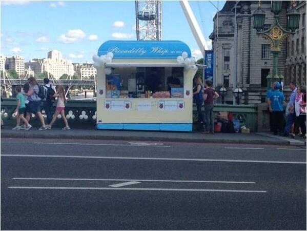 element14_Avnet's tweet image. Just setting up on Westminster Bridge, London. Get down here between 12-1.30pm and ask for #ExtraRaspberry