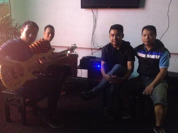 Torang pe kenyal, jumat 11 juli lalu di <a href="/coffeeislandID/">Coffee Island Cafe</a> #latepost