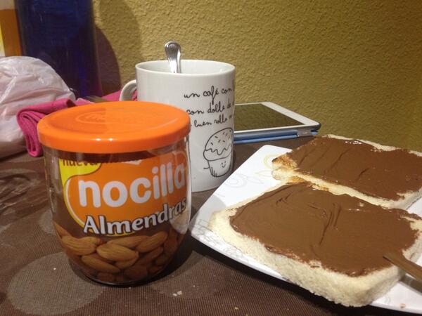 luludepomerania's tweet photo. Esta mañana desayuno perfecto gracias a @nocilla @Treemkt @mrwonderful_ @Tupecillo http://t.co/NEbvIVW6wS