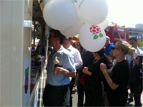element14_Avnet's tweet image. Roll up roll up! Free ice cream with #ExtraRaspberry! We&apos;re on Westminster bridge until 1.30!