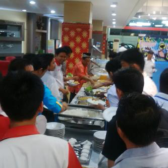 Auto2000TAAPLG's tweet image. Alhamdulillah ya :D RT @Ivan_Auto2000: Buka Bersama di Kantor @Auto2000TAAPLG Alhamdulillah :D