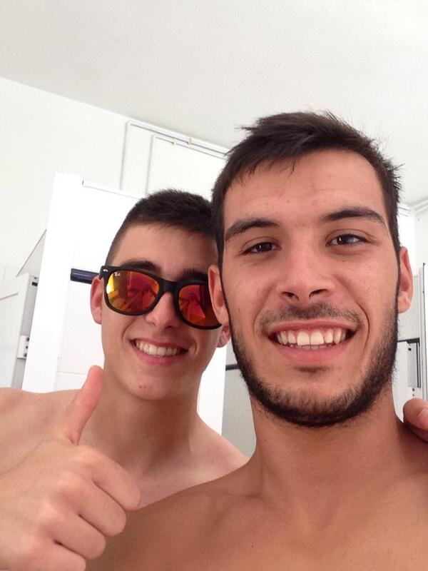 Juaaniito7's tweet photo. Con el mas grande de todo el marenostrum! @debonet7 ❤️ jajaja http://t.co/H3tfYTAXlh