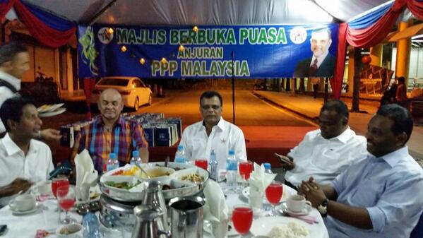 logabalamohan's tweet photo. At PPP's Majlis Berbuka Puasa. With our party president @m_kayveas http://t.co/Y9JJRpLFO3