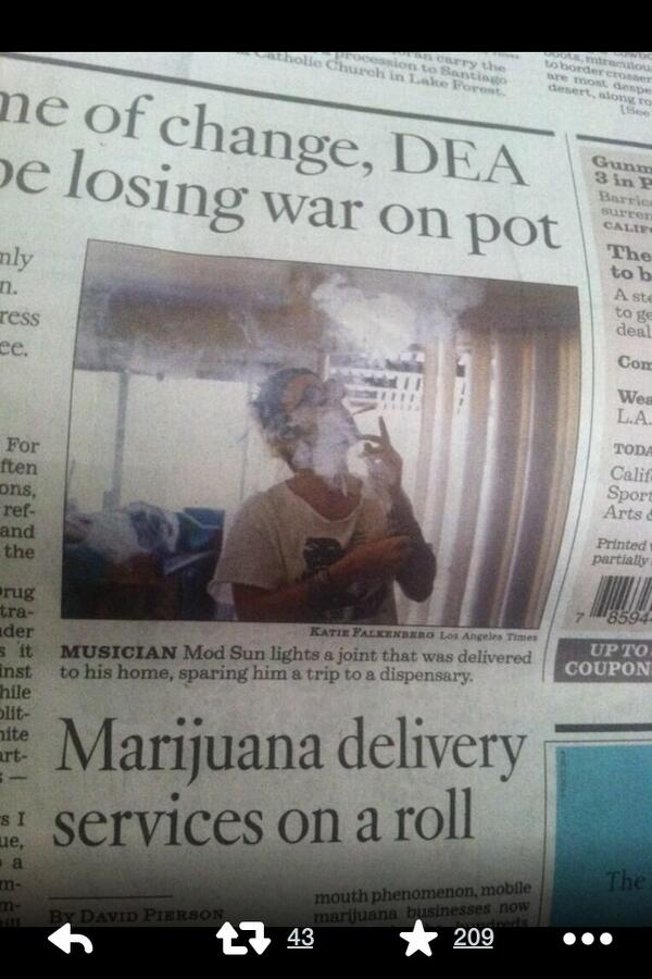 aliciaannmacedo's tweet photo. @MODSUN is my fucking hero. On the cover of LA times standing up for what he believes ✊ http://t.co/vh1NaVz5w5