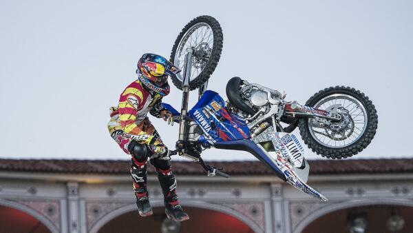 redbullmotors's tweet photo. Watch a stunning short film about @TomPagesFMX's breathtaking Bike Flip: http://t.co/DMepJqShPJ #xfighters http://t.co/yZWXkGH4Wc