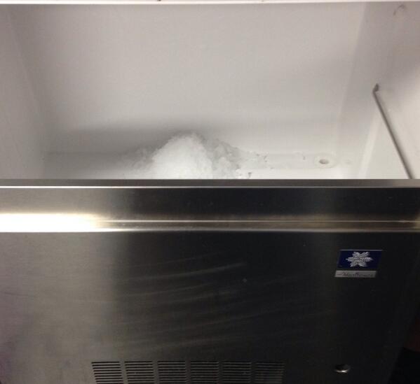 Midlandice's tweet photo. New compressor fitted for @Turtlebayuk leamington spa, on there Ice flaker machine #ice #repair #midlandice http://t.co/TyO0QJAHSA