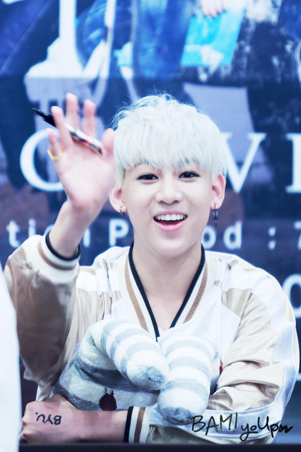 BsgmHWVCAAAEdfs.jpg:large