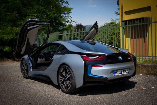 BMW i8: rijtest en video bit.ly/1rb0MJR