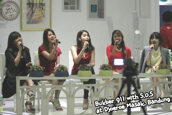 febri_andhana's tweet photo. Sayaa *pengen balik ke hr itu lg :))"@911_Bandung: Halo halo^^ hayooo siapa yg blm bisa move on dari bukber kemarin? http://t.co/6ZMRiqN0es"