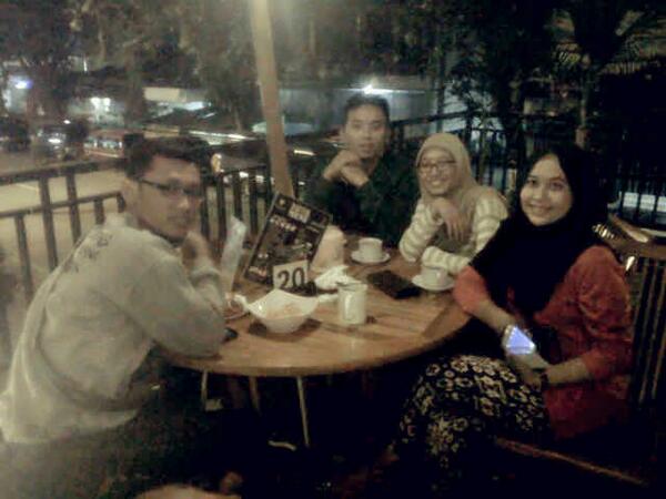 aydnin's tweet photo. Anak B*I lg buang2 uang THR :D http://t.co/0IJiTV4MeR