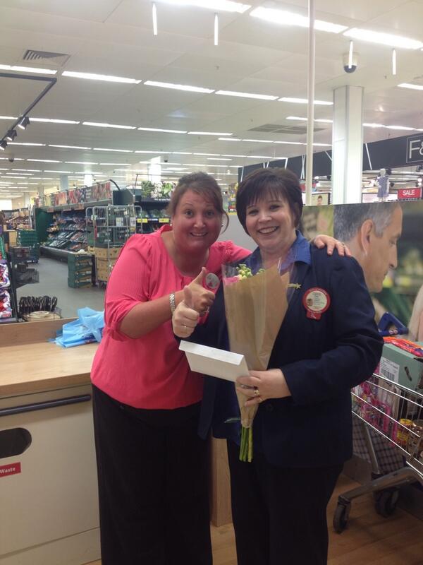 CrnServiceStars's tweet photo. @AndyWoolfenden 5 fantastic wow comments this week!! Well done cat, great ambassador for service http://t.co/3xc1RjTwWq
