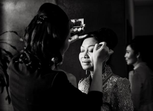 SmithsonianAPA's tweet photo. Kim Nguyen shows us the Lao Women's Association preparing to celebrate Mother's Day! #lifeAPA http://t.co/HyTRNeyqfo http://t.co/mVIcOpmHvu