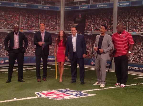 erincoscarelli's tweet photo. Great 1st day on set with @_ericdavis_ @WarrenSapp @Terrell_Davis @SteveMariucci @RhettNFL #NFLAM #HRDerby #NFLNet http://t.co/ZXM9XkdZyb