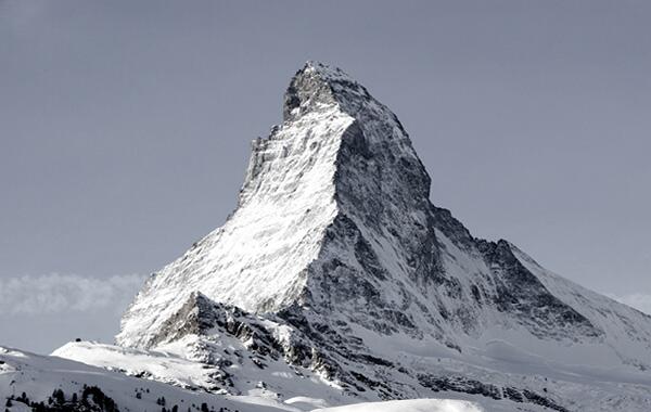smartchoc's tweet image. 14/07/1865 #EdwardWhymper y su equipo ascienden por primera vez a la cima del #Matterhorn, 4 murieron en el descenso