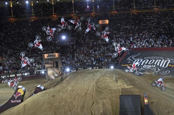 redbullESP's tweet photo. Doble Blackflip + @SheenyFMX + #XFighters. Pinta bien, ¿eh? http://t.co/WxYU1pARcR Vívelo sobre su moto. Wow!! http://t.co/m4ZQ7dP4sx