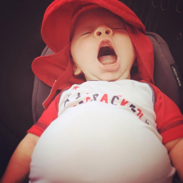 EuanReuel's tweet photo. Pool side nap! http://t.co/ptcC9DKH1C