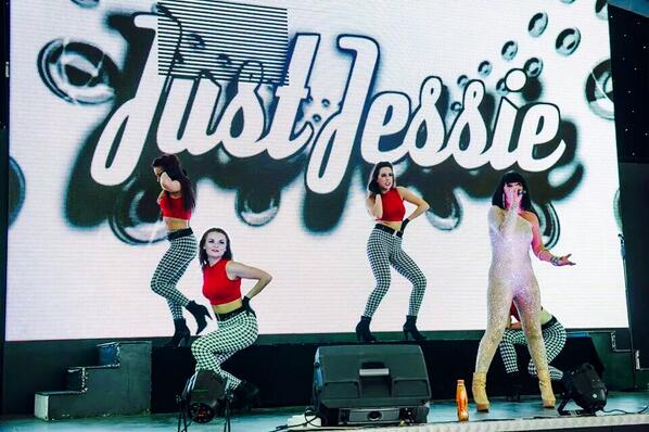 JustJessie4's tweet image. Love this pic from @flamingolanduk Flamingo Fest!! #screenaction #justjessie2014