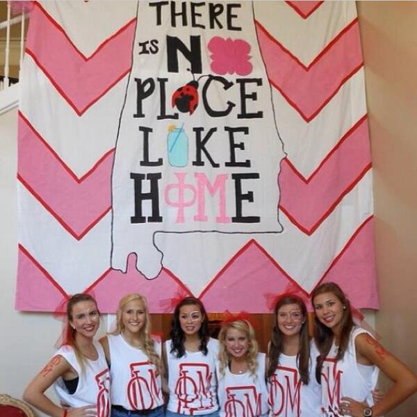 mackenzieekayy's tweet image. “@PhiMuFabulous: "@PanhelPride: No place like home 💕 #PanhellenicPride http://t.co/jAaSFhVkwI" Cutes sign ever! 💗🐞💠” #liob #kappaomega