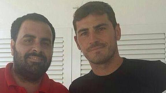 ideal_almeria's tweet photo. Casillas y Carbonero, de descanso en Aguamarga http://t.co/0RqxvbhnBp http://t.co/6WpaXsmLv4