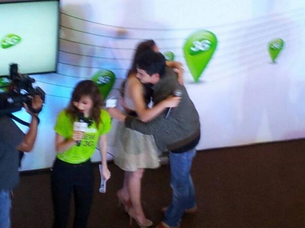 แล้วฉันจะกอด เธอในทันทีที่เราเจอกัน
ฉันจะกอด เธอในทันทีที่ได้เจอเธอ <a href="/Rin_pdwrd/">ริน ระพีพันธุ์</a>