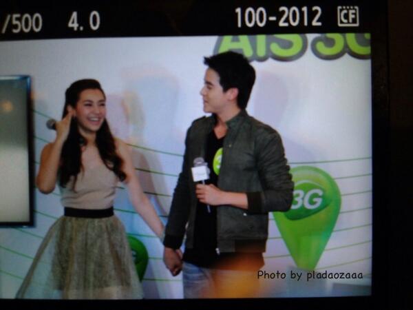 เดินจับมือกัน ทุกข์สุขด้วยกัน
หัวเราะร้องไห้ด้วยกันมานานเท่าไหร่ ฉันไม่เคยลืมจากใจ <a href="/Rin_pdwrd/">ริน ระพีพันธุ์</a>