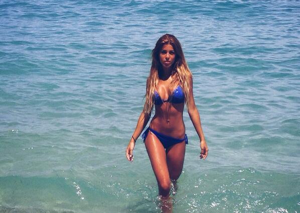 OrianaGMarzoli's tweet photo. Cuántas horas pasarán hasta q alguna me copie la foto como han hecho con las otras q tengo de la playa?😂😂 tictac 🕥⌛️ http://t.co/aEF7Jj1BjD
