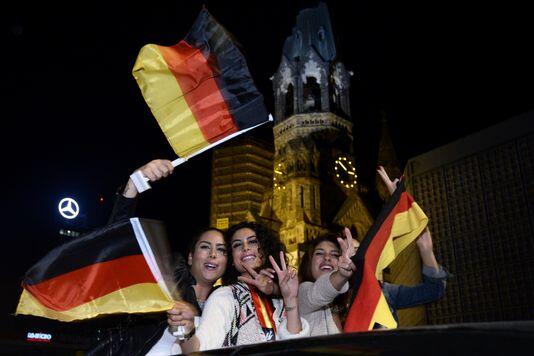 lemonde_sport's tweet photo. En Allemagne, la victoire fait tomber une « Bastille » http://t.co/CNB4IyQKu3 #ARGALL #Bresil2014 http://t.co/Piai5AZbCB