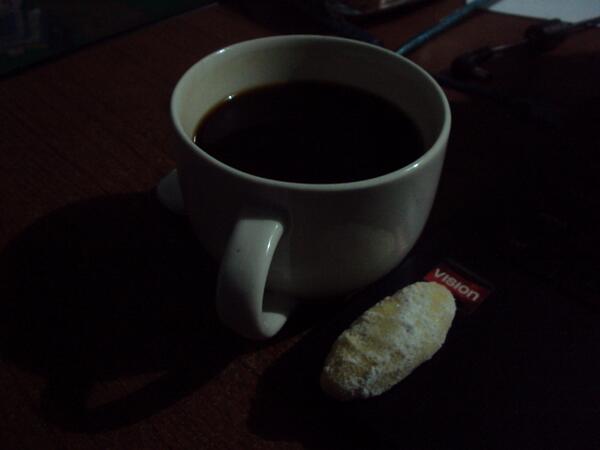 Mr_Endratma's tweet photo. ngopi ramadhan bersama kue kemoel :D http://t.co/jqAtqBJERa