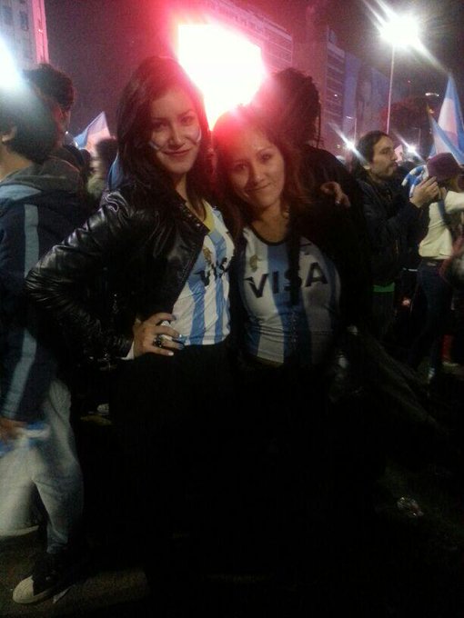 En el obelisco alentando igual a la #ARG Horas antes de los disturbios u.u http://t.co/mdiaw0RKUA<a href="/tag/arg"class="tags">#ARG</a>