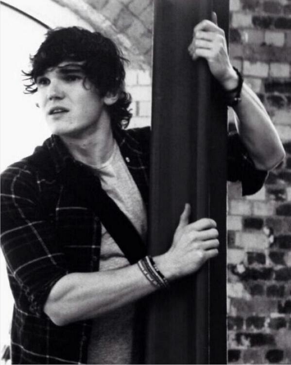 HeartWithCourf's tweet image. EVERYONE LOOK HOW PRETTY /MY/ BOYFRIEND IS