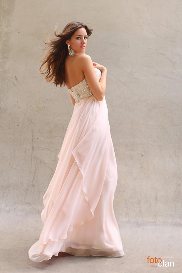 foto_clan's tweet photo. Sesión con Paula Rodriguez, vestuario @Latifasevilla y maquillaje @Paulilla1986 . Fotografía @foto_clan. http://t.co/eDYA8khEf6