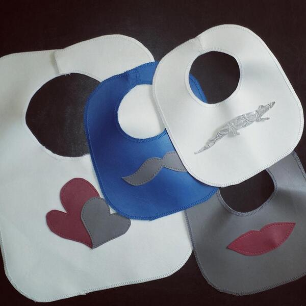 ModLookcloths's tweet image. #new #gift #children #leather #fauxleather #bib #monday #july