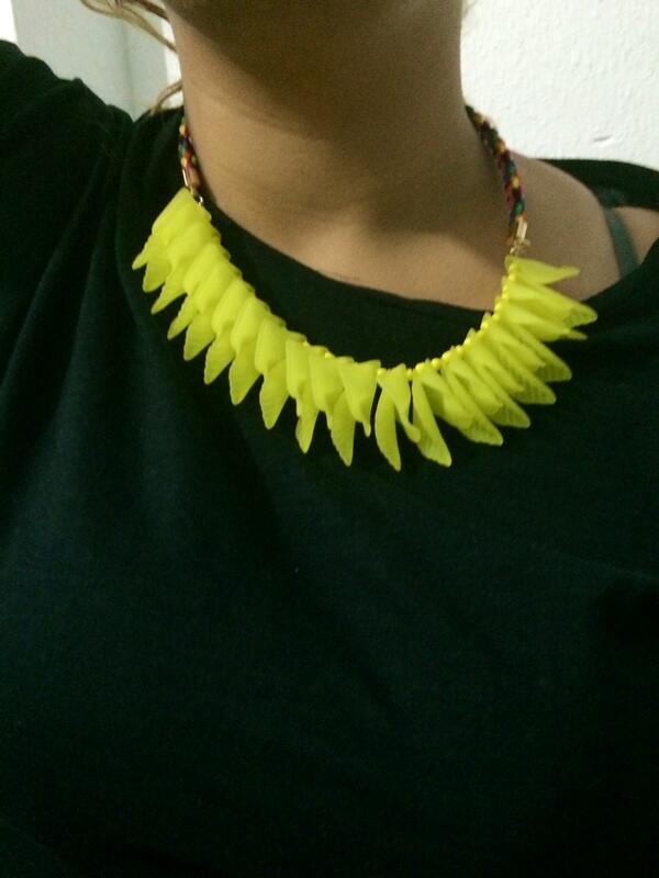 Complementoss1's tweet image. New collar pétalos 5€ oferta espero que os gusten !!