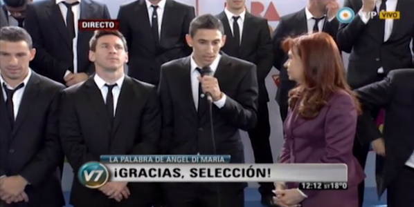 HinchadaTLF's tweet photo. Di Maria: "Quiero agradecerle a la gente por el apoyo partido tras partido. Estamos muy felices" #TeBancoIgual http://t.co/QbLHlZgnw5