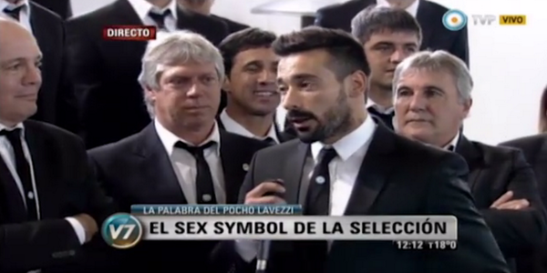 HinchadaTLF's tweet photo. Lavezzi: "Muy orgulloso por el recibimiendo, es algo muy lindo. Espero que hayamos dejado valores" #TeBancoIgual http://t.co/cAAlc22yKH