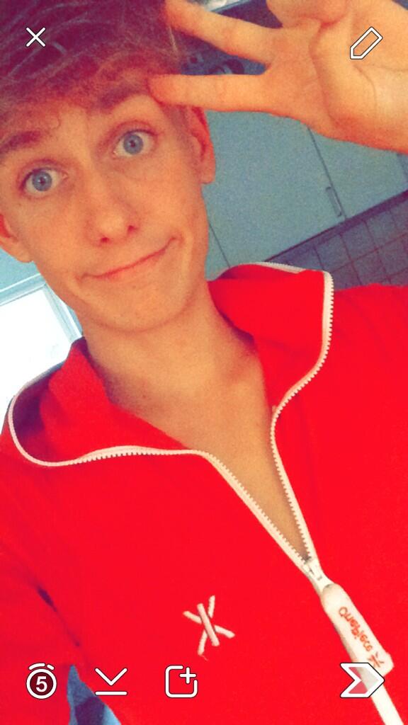 BorisLaursen's tweet photo. I will follow/DM 20 cuties who RT this! 🙈💕 http://t.co/dDKl48rOJY