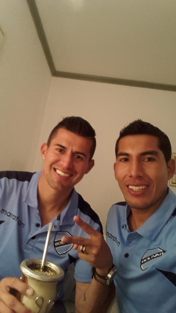 DamirMercad's tweet photo. Tomando mate con el conejo esperando la hora del partido http://t.co/aYIgfqK3RY