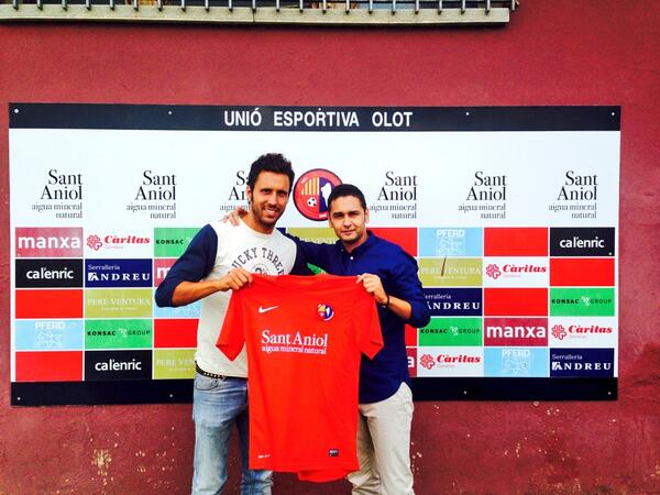 luisdelacarla's tweet photo. De @IdentitySport felicitar oficialmente a Germán Sánchez por su fichaje en @UEO1921, dar las gracias @davidcomamala http://t.co/7zPTm12Ieo