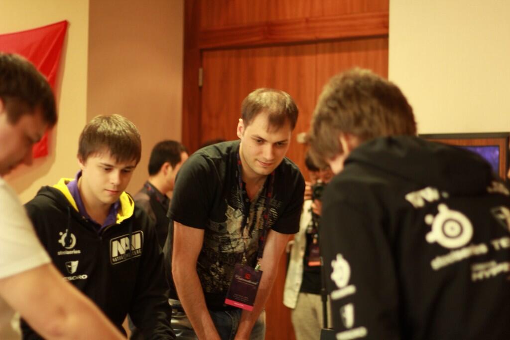 Bshx9BeCUAEvQST.jpg:large