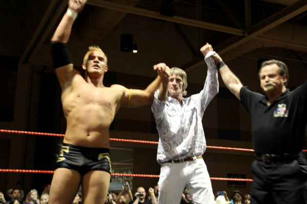 WorldClassBook's tweet photo. James Beard at #coastalmania after counting the 1-2-3 with #KevinVonErich and son, Marshall,  as #VE3G gets the win! http://t.co/miFWzvUMRJ
