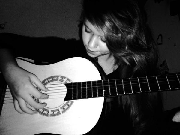 Eztr_504's tweet photo. Pasion❤️🎸 http://t.co/NOwgSloSFm