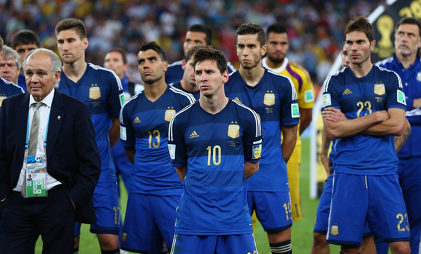 HinchadaTLF's tweet photo. Los HEROES tambien lloran... #LosBancoIgual http://t.co/3ZMaucNZza