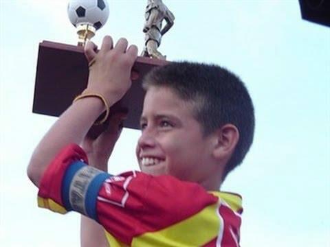 Luisfeready's tweet photo. Un Niño Gigante ! El Joven Maravilla ! El GOLEADOR de el Mundial Brasil 2014 ! COLOMBIANO Es ! JAMES RODRIGUEZ #10 http://t.co/0NColdehZj