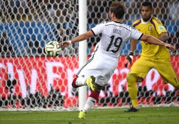 Bae: come over

Gotze: can't gonna do penalties against Argentina 

Bae: my parents aren't home

Gotze: