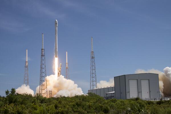 [PHOTO] Falcon 9 lifts off carrying 6 ORBCOMM telecom satellites. Mission success!

More: spacex.com/news/2014/07/1…