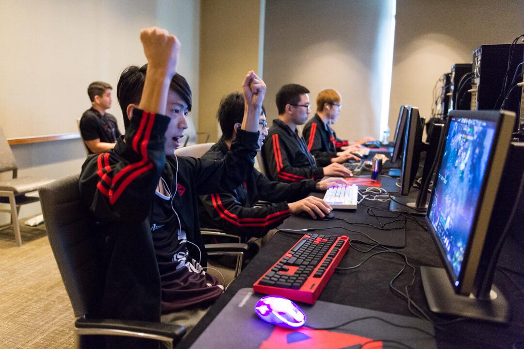 BsiNIXlCYAEROp7.jpg:large