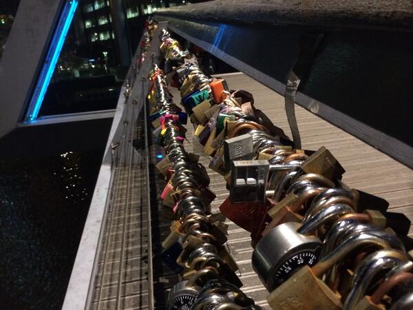 JasonMarsden's tweet photo. @buenothebear #Melbourne #locks #elizabethbridge http://t.co/vq8yXgbOj7